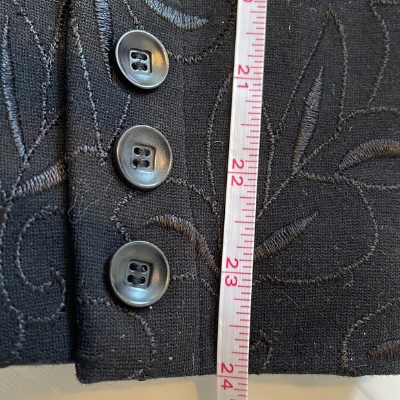 Kate Hill women’s black 3 button blazer with embroiled flower design size 2X - Picture 12 of 12